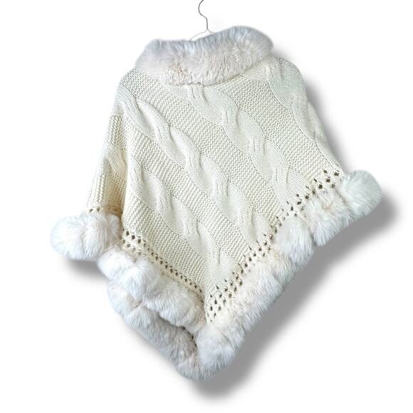 Le Moda NWOT Cream Travelers Luxe Chunky Cable Knit Faux Fur Poncho One Size - Picture 7 of 7